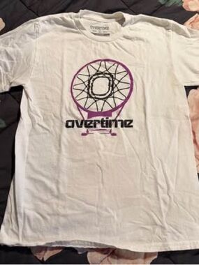 Overtime White Short-Sleeve Graphic Basketball Tee, men’s small